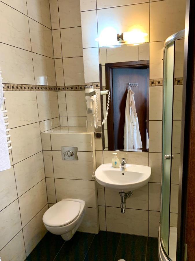 Nocowanie Restauracja Wenecka Hotel Klobuck Luaran gambar