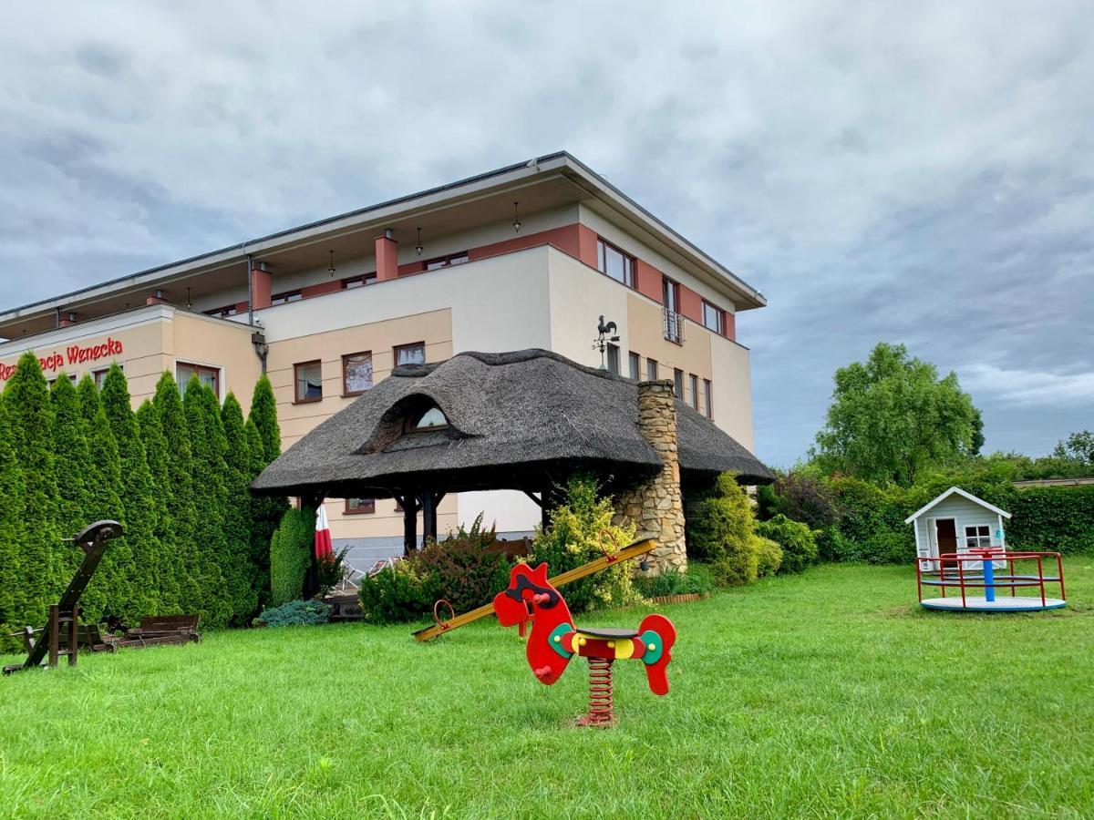 Nocowanie Restauracja Wenecka Hotel Klobuck Luaran gambar
